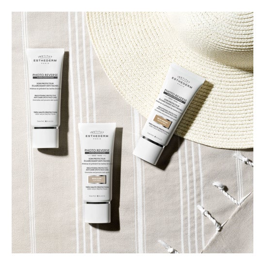 Tubo Esthederm fotográfico de cor bege invertida 50 ml